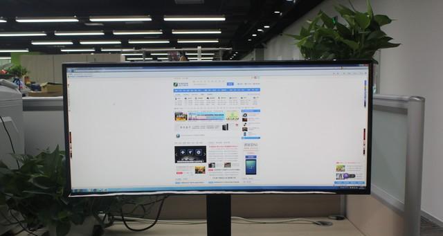 S34E790C超宽曲面显示器的突破性能与优势（颠覆传统显示器体验，带来沉浸感和高效办公体验）