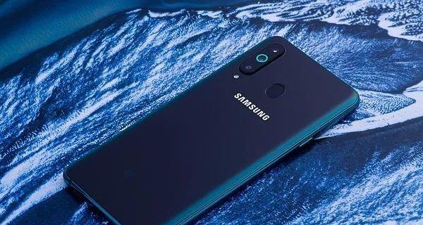 三星Galaxy8的卓越表现与创新设计（Galaxy8的顶尖性能和令人惊叹的功能）