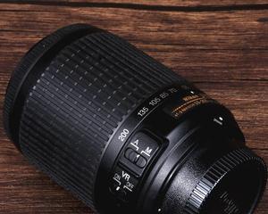 尼康55-300镜头的性能与特点剖析（全方位拍摄体验，专业级摄影效果）